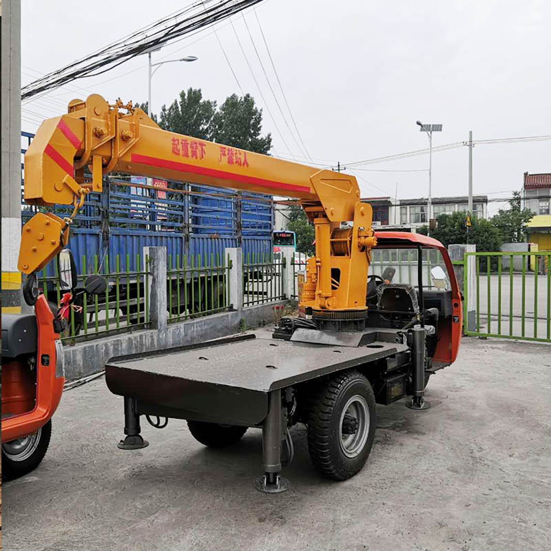 廣西三馬車自備吊 簡易三輪車隨車吊 批發(fā)一臺(tái)隨車吊